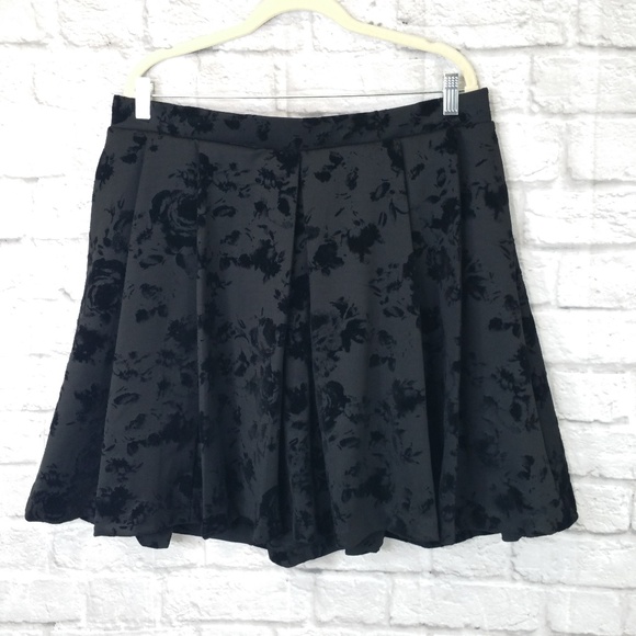 torrid Dresses & Skirts - TORRID Floral Pleated Skater Skirt sz 1